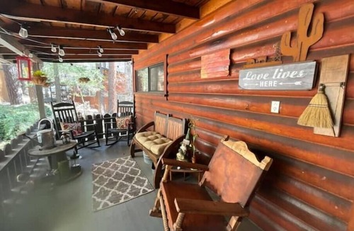 Kohls Ranch Cabin | Waterfront luxurious midcentury Log cabin