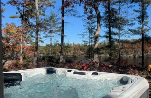 Gravenhurst Cottage | Waterfront Luxury, Hot tub, Chef's Kitchen