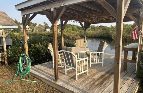 Crystal River House | Waterfront Nature Coast Gem! Catch Dinner From Your Dock!