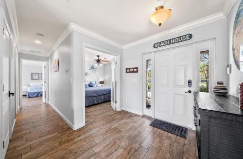Cocoa Isles House | Waterfront Oasis1 blk to beach-Kayaks-Game room-Fire Pit