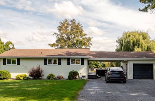 South Stormont Cottage | Waterfront St Lawrence River Long Sault