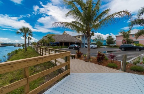 Merritt Island Condo | Waterfront Stateroom 3-Bedroom