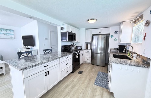 Nettles Island House | Waterfront Stunning 2 bed 2 bath riverfront beach home on Nettles Island