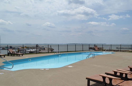 Marblehead Cottage | Waterfront 2-bedroom cottage Sleeps 6 beach and three pools Lakeside Marblehead