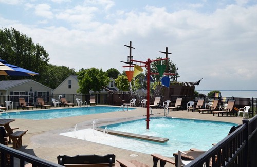 Marblehead Cottage | Waterfront 2-bedroom cottage Sleeps 6 beach and three pools Lakeside Marblehead