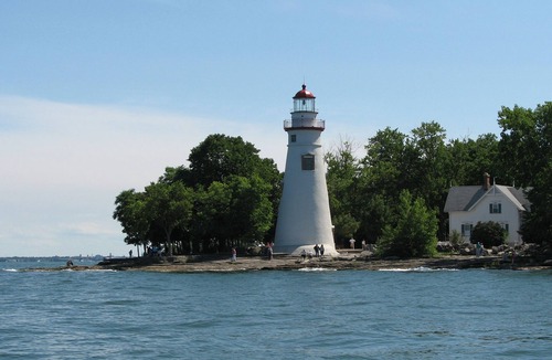 Marblehead Cottage | Waterfront 2-bedroom cottage Sleeps 6 beach and three pools Lakeside Marblehead