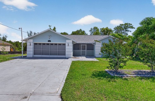 Spring Hill House | Weeki Wachee Heated Pool Mermaid Retreat