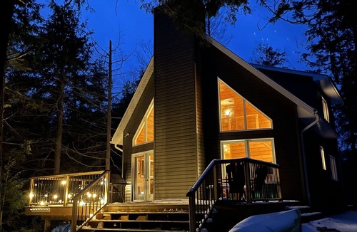 Dysart et al Cottage | Welcome to Burdock Lakehouse - a Peaceful Waterfront Retreat