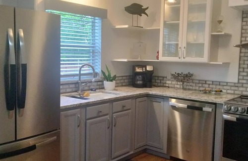 West De Land House | Welcome to SunBlock Hideaway! Amazing 3-bedroom house with AC in charming DeLand