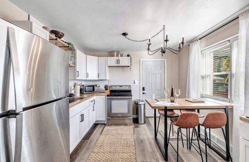 Algoma Apartment | Welcome to The Steele Magnolia! Completely renovated 2 bed/1ba plus bonus pull out couch. We are located directly across the street from Von Stiehl Winery and are just a few minutes walk to Crescent Beach!