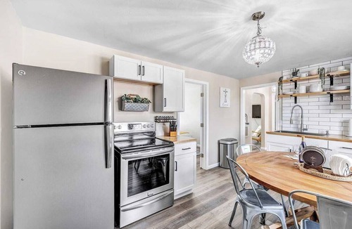 Algoma Apartment | Welcome to The Steele Magnolia! Completely renovated 2 bed/1ba plus bonus pull out futon couch. We are located directly across the street from Von Stiehl Winery and are just a few minutes walk to Crescent Beach!