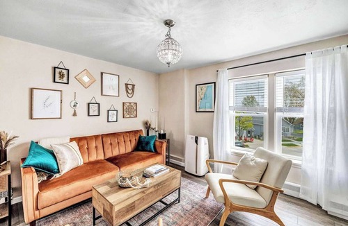 Algoma Apartment | Welcome to The Steele Magnolia! Completely renovated 2 bed/1ba plus bonus pull out futon couch. We are located directly across the street from Von Stiehl Winery and are just a few minutes walk to Crescent Beach!