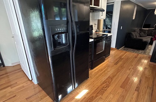 Mundy Township House | Welcome to your charming Michigan retreat home ! Relaxing hot tub!