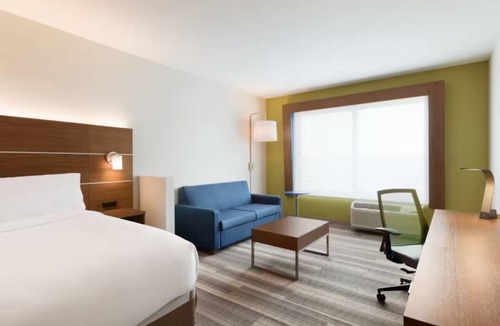 Roselawn Finance Hotel | Well-Appointed Space w/Blackout Blinds for Restful Nights – Great Location