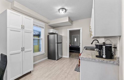 West Central Apartment | Well-Located 2BR Downtown Apartment | Central Stay