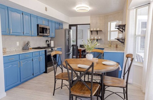 El Paso House | West EP Poolside Mountain Views