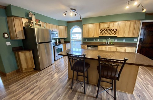 Gillette Apartment | Western Carriage House Studio Suite- Western themed retreat- Full Kitchen & Bath