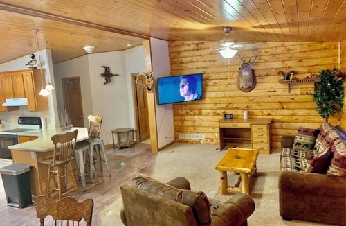 Harpers Ferry Cabin | Wexford Hollow. 6 Bedroom Cabin w/Pool & Hot Tub