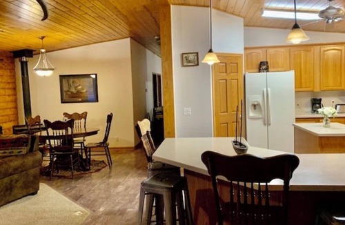 Harpers Ferry Cabin | Wexford Hollow 6 BR Cabin with Swimming Pool & Hot Tub