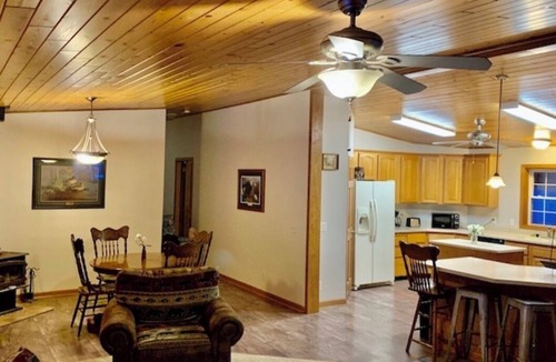Harpers Ferry Cabin | Wexford Hollow 6 BR Cabin with Swimming Pool & Hot Tub