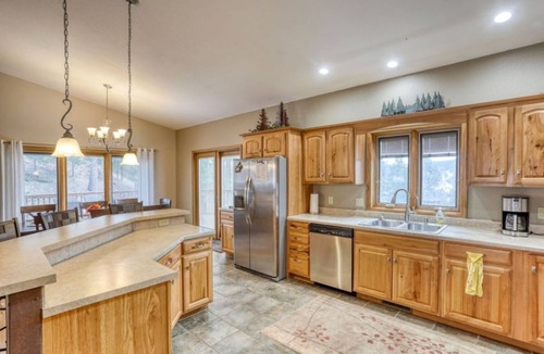 Deadwood House | Whispering Pines Retreat - beautiful new cabin