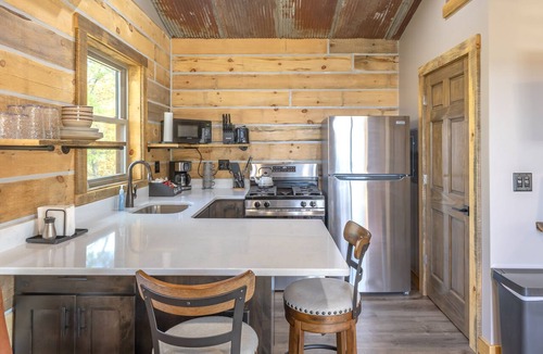 De Soto Cabin | Whispering Winds Sleep 2 Hot Tub, Whispering Winds Sleeps 2 Hot Tub