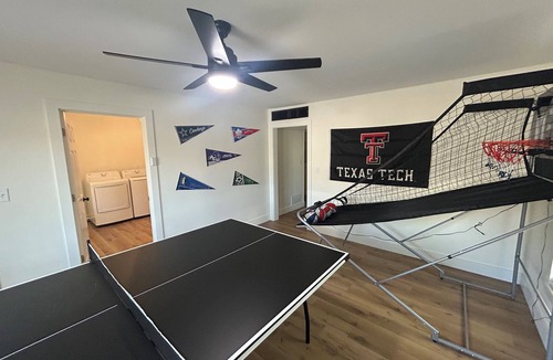 Abilene House | Wildcat Way! 4 Bedrooms | Games! Steps from ACU!