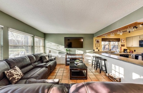 Bedford House | Willow Bend: 4-Bedroom Tranquil Escape