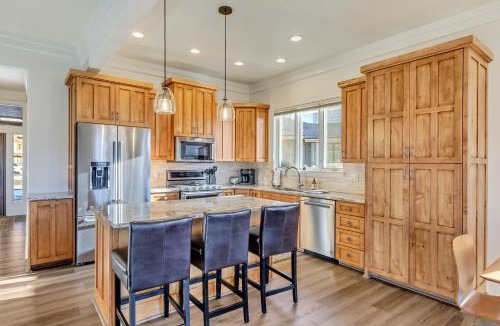Eden House | Windriver Hideaway - Private Hot Tub
