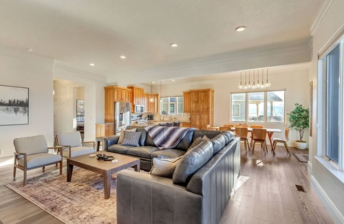 Eden House | Windriver Hideaway ~ Private Hot Tub