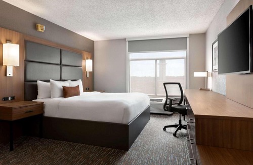 Blue Ash Hotel | Wingate by Wyndham Cincinnati Blue Ash