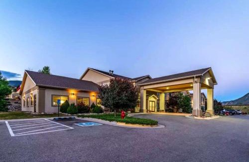 New Castle Hotel | Wingate by Wyndham New Castle - Glenwood Springs