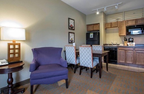 Lake Delton Condo | Wisconsin Dells | Family Splash Stay | Pool + Hot Tub | 2BR Condo