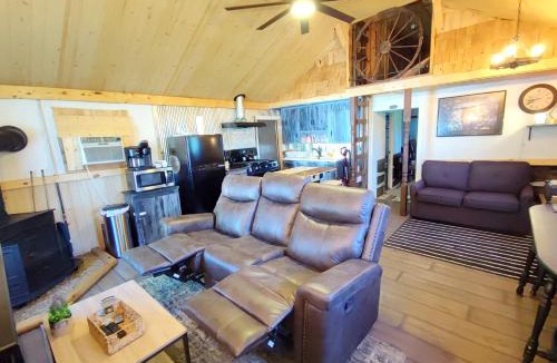 Noblesville House | Wolf's Cabin-Walk to Downtown Noblesville