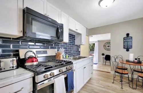 Normal House | Wonderful 3br/1ba home, Walk to Uptown/ISU, Dog Friendly!