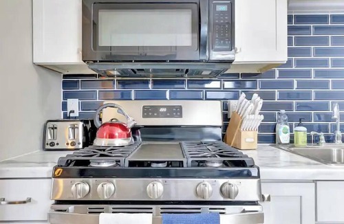 Normal House | Wonderful 3br/1ba home, Walk to Uptown/ISU, Dog Friendly!