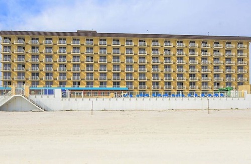 Ormond Shores Condo | Wonderful Casa Del Mar Ocean Front Condo, 2 bedroom, 2 bath, sleeps 6