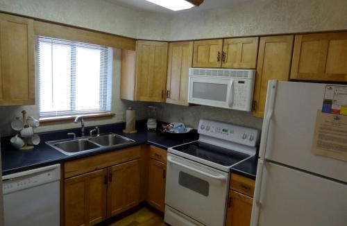 Mount Ida House | Wonderful Pet Friendly Log Cabin in Mount Ida, AR