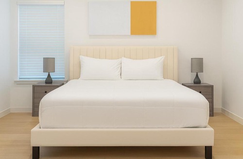 Sherman Apartment | WorkerFriendly WasherDryer WiFi LongStayDiscount
