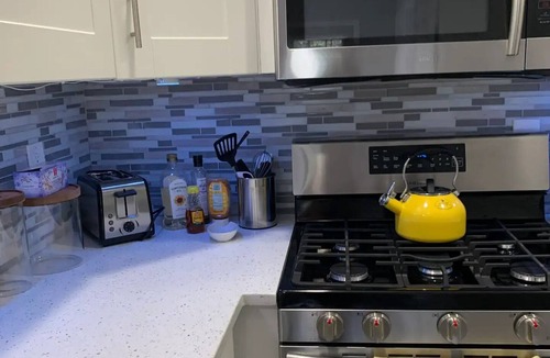 Livingston Apartment | Your Bright, Confortable, Cozy Second Home