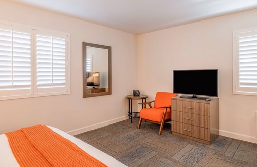Moss Landing Hotel | Your Coastal Hideaway: King Room