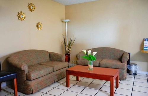 Duncan Hotel | Your Next Duncan Stay With Parking Near Outdoor Trails And Great Eats