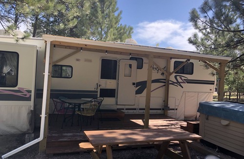 Custer House | Your Oasis is waiting! Glamping with all the amenities. Cozy, private, relaxing.