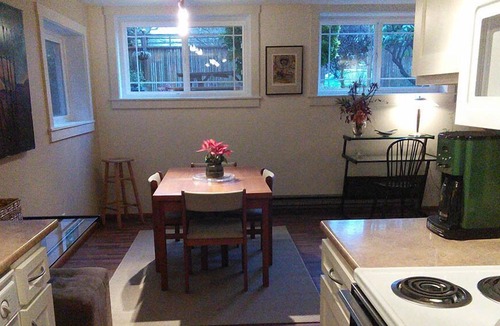 Queen Anne Apartment | Zen Garden Hideway- Vibrant Area, Walk To Cafes, Shops, $20/nt discount for Oct.