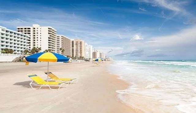 1 Bedroom Oceanfront w/Kitchenette at Seabreeze on Daytona Beach!