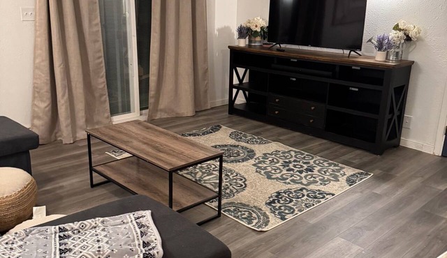 1 Bedroom + sofa bed, upstairs apartment with large seasonal porch