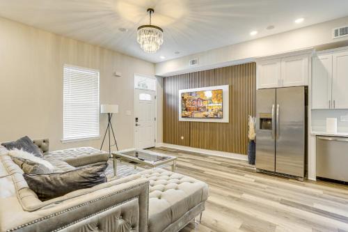 1 Mi to Caesars Superdome: Contemporary NOLA Abode