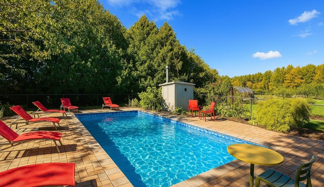 10 Acre Farmhouse with Pool + Ponds [5 Bedrooms/3 Baths]