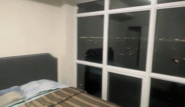 12mins to Toronto Pearson Airport Furnished room available gym access included