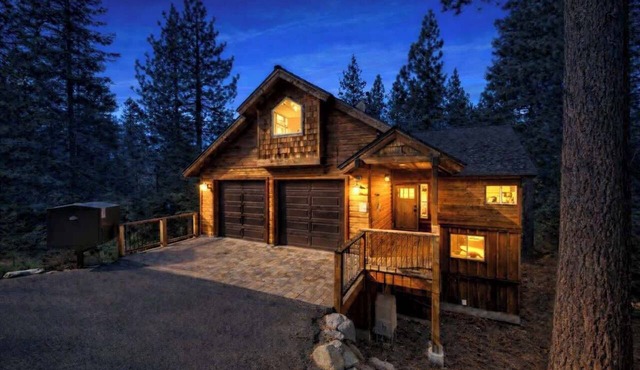 13 Beds, Hot Tub, Pool Table, Dog Friendly